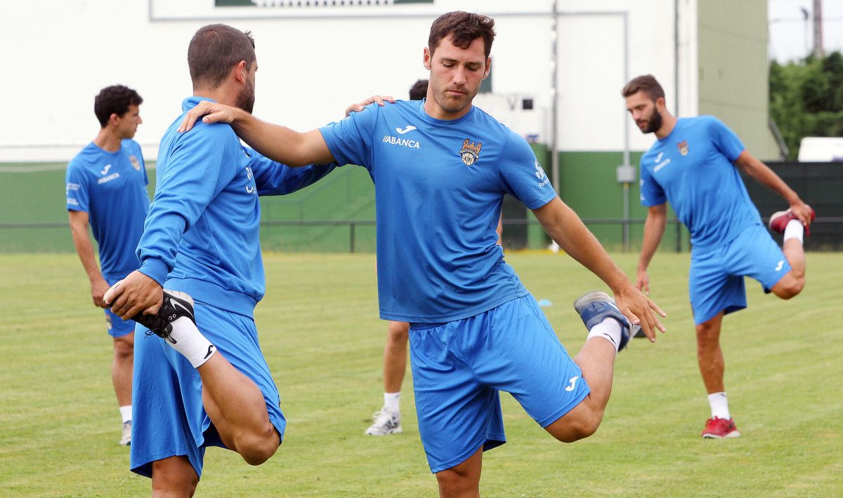 David Añón, durante un entrenamiento del Pontevedra en A Seca