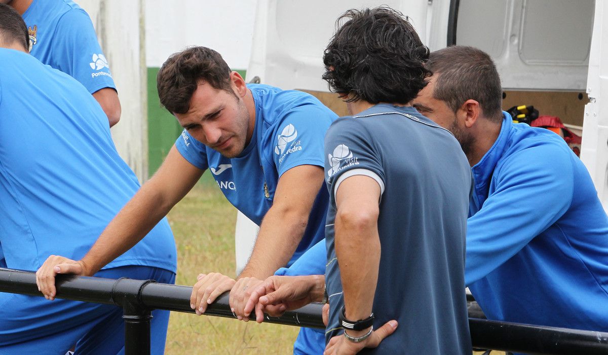 David Añón, durante un entrenamiento del Pontevedra en A Seca