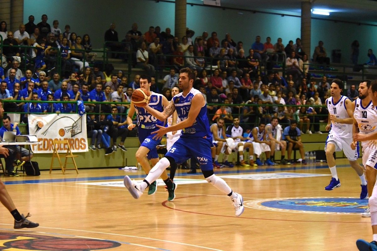 Partido entre Peixe Galego y Melilla Baloncesto en A Raña