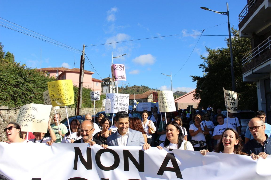 Manifestación "contra a cacicada da PO-234"