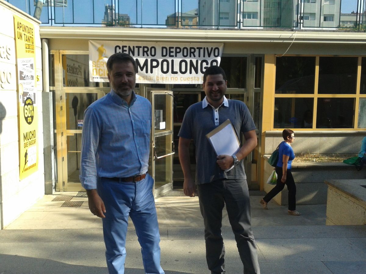 Jacobo Moreira y César Abal ante las piscinas de Campolongo