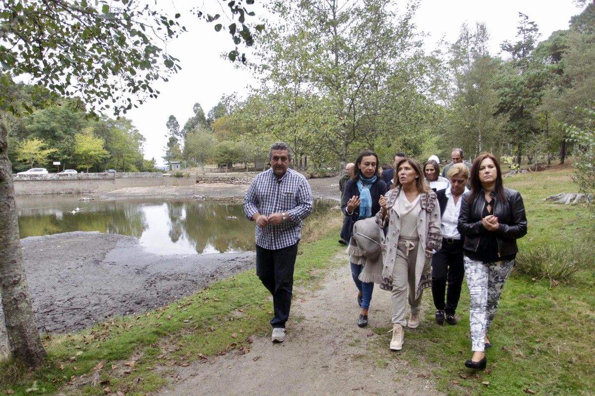 Visita de la conselleira de Medio Ambiente, Beatriz Mato, al Lago de Castiñeiras