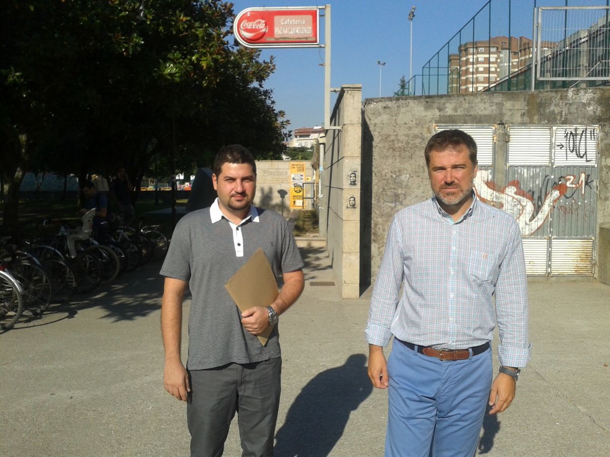 Jacobo Moreira y César Abal ante las piscinas de Campolongo