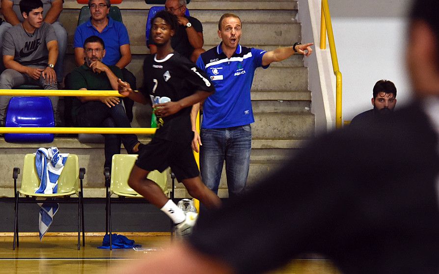 Quique Domínguez durante el partido de pretemporada ante el Avanca portugués