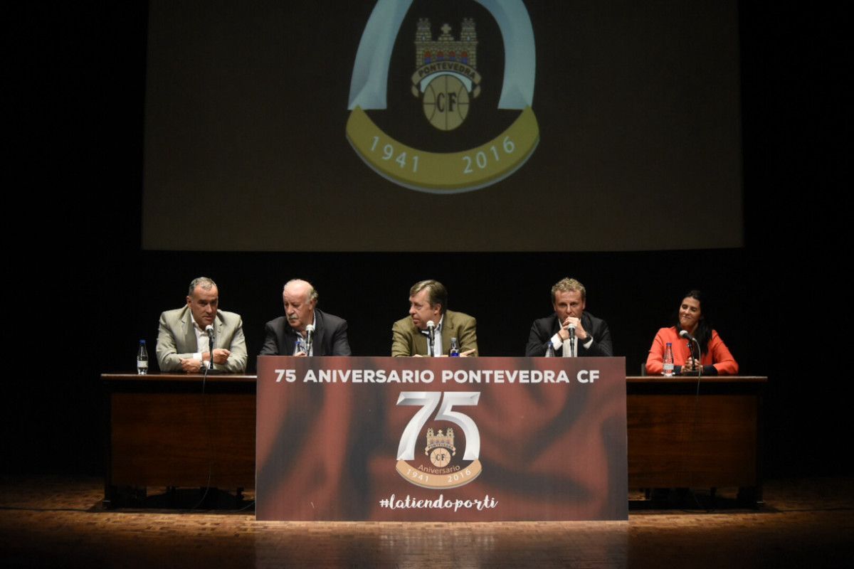 Vicente Del Bosque e Juan Cota na terceira charla do aniversario do Pontevedra