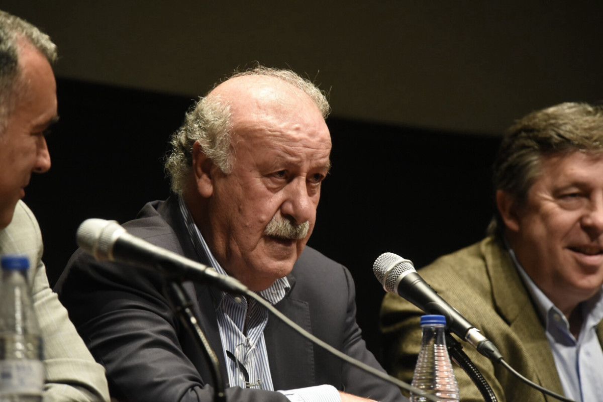 Vicente Del Bosque e Juan Cota na terceira charla do aniversario do Pontevedra Vicente Del Bosque e Juan Cota na terceira charla do aniversario do Pontevedra