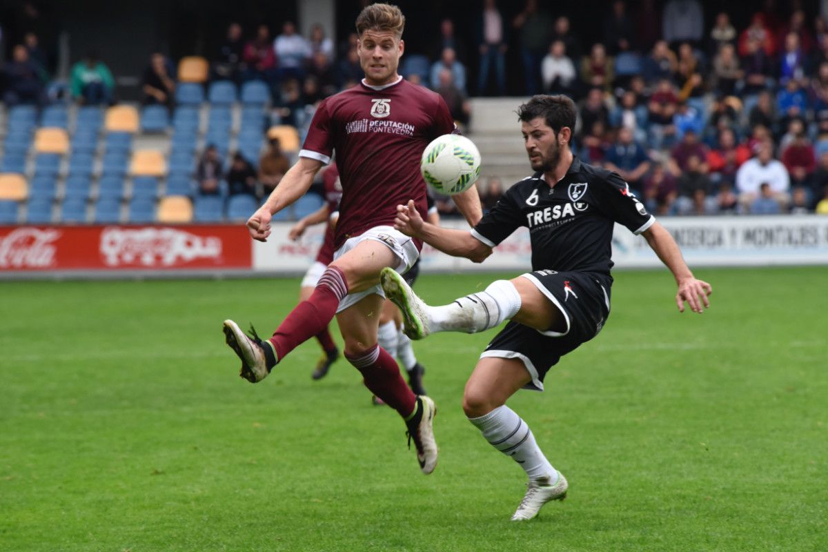 Partido entre Pontevedra e Lealtad en Pasarón