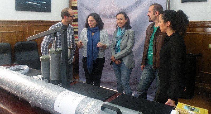 Entrega de una pértiga al Concello de Marín Entrega de una pértiga al Concello de Marín