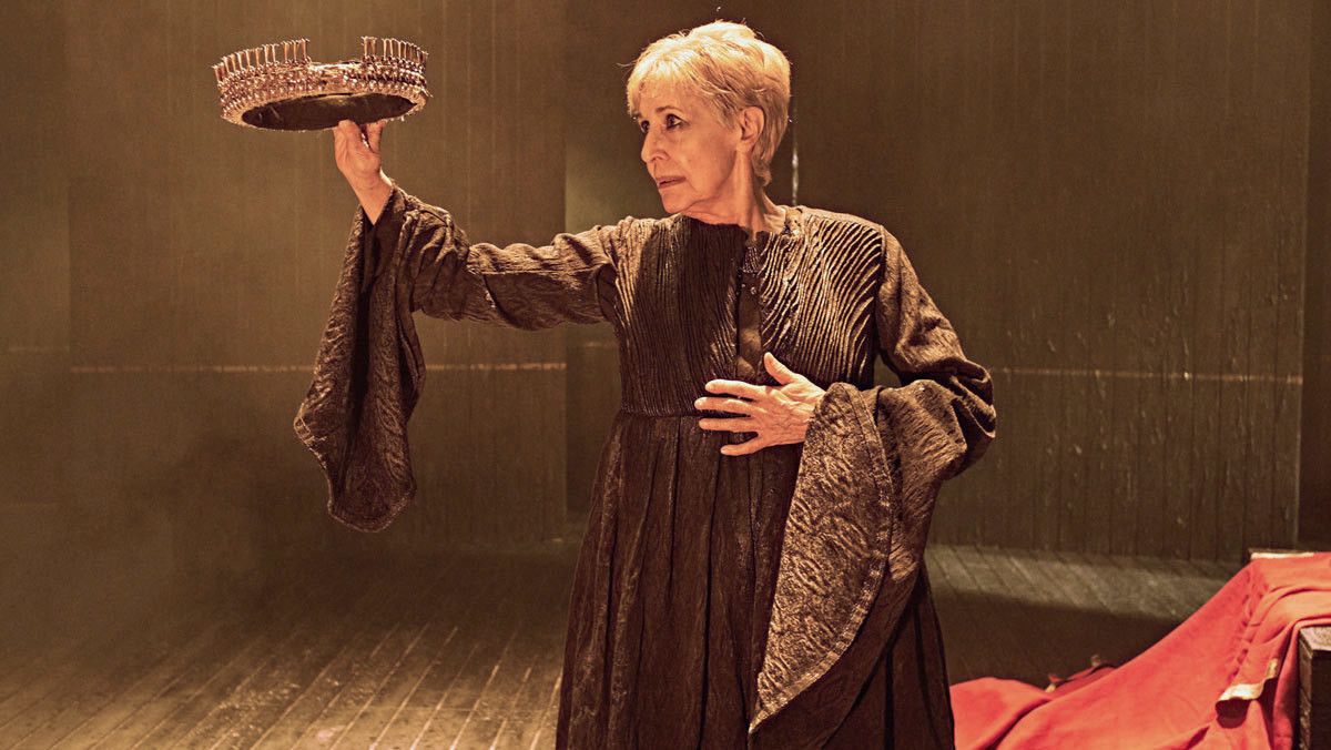 Concha Velasco, en una escena de la obra "Reina Juana"