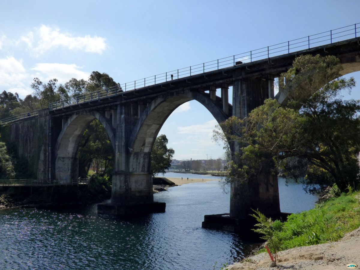 Antiga ponte do ferrocarril en Monte Porreiro