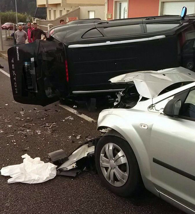 Accidente na estrada PO-308 en Dorrón