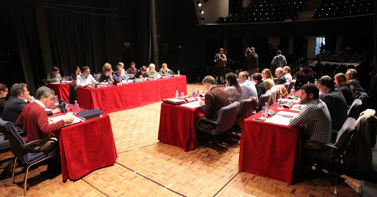 Pleno da corporación municipal no Teatro Principal
