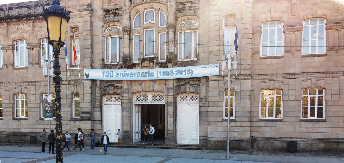 Estudiantes durante la hora del recreo en el IES Valle Inclán