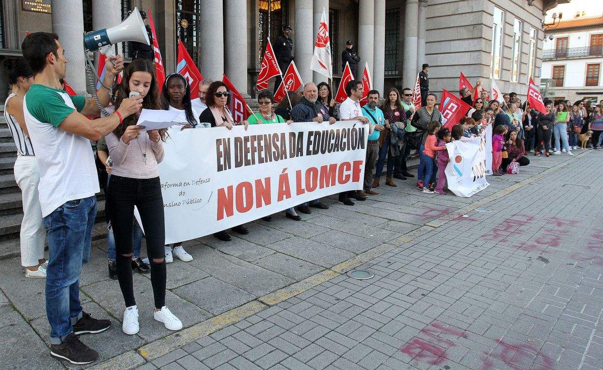 Manifestación de la Plataforma polo ensino público contra la reválida