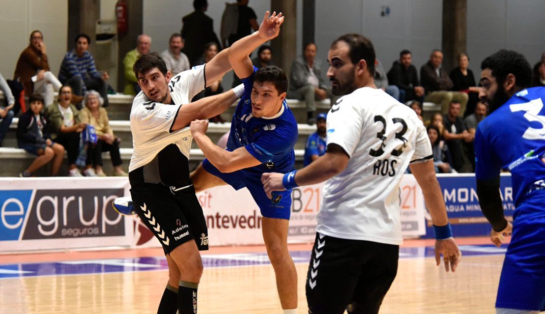 Partido de Copa do Rey entre Teucro e Sinfín no Municipal