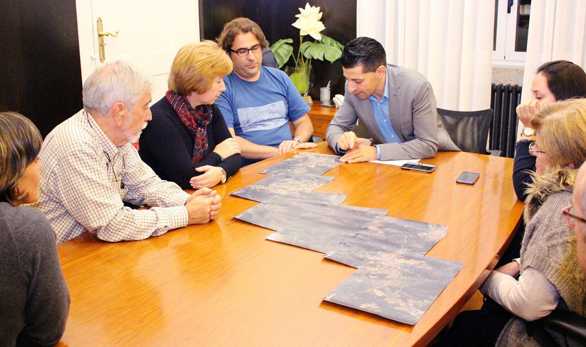 Encontro entre a Plataforma que pide a reforma da PO-234 e representantes do goberno local de Ponte Caldelas