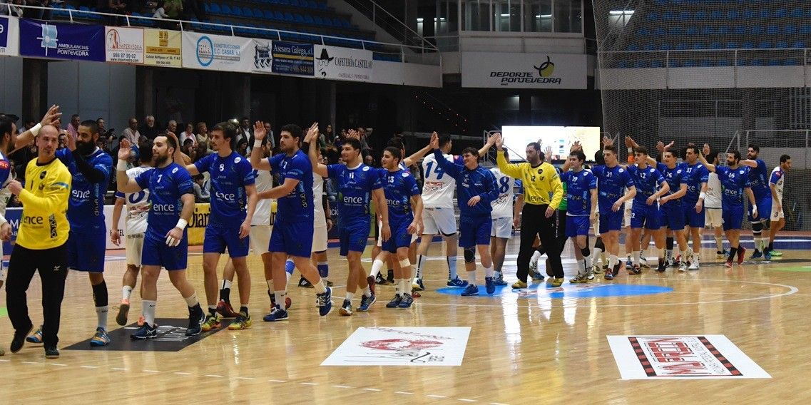 Partido de Liga entre Teucro e Cisne no Municipal na tempada 16/17