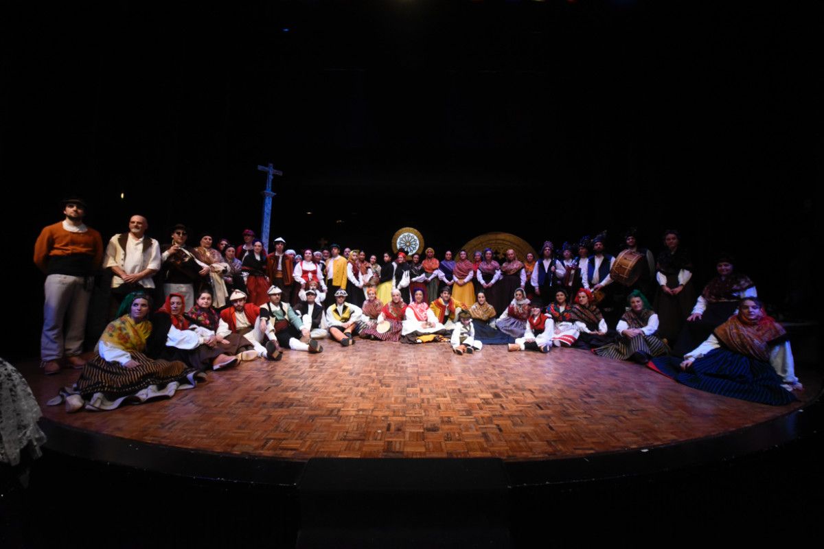 Espectáculo de Os de Algures en el Teatro Principal en homenaje a Carlos Sobrino