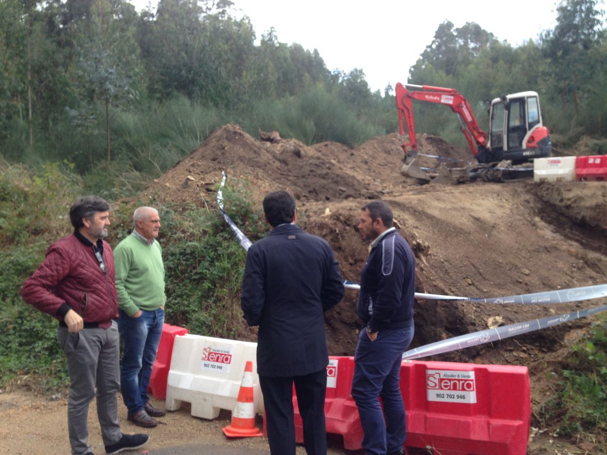 Obras para llevar la red de agua a viviendas de Buezas
