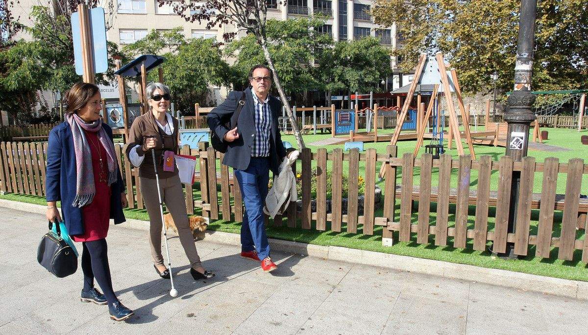 María José Rodríguez Teso, Sissi Freire, Ángel Luis Rodríguez y Golfillo, en la plaza de Barcelos