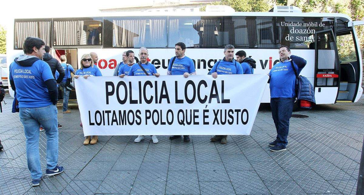 Los policías locales donan sangre para reivindicar al gobierno  local negociaciones retributivas