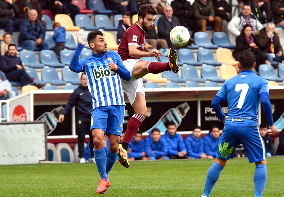 Jacobo Trigo, no partido entre Pontevedra e Ponferradina en Pasarón