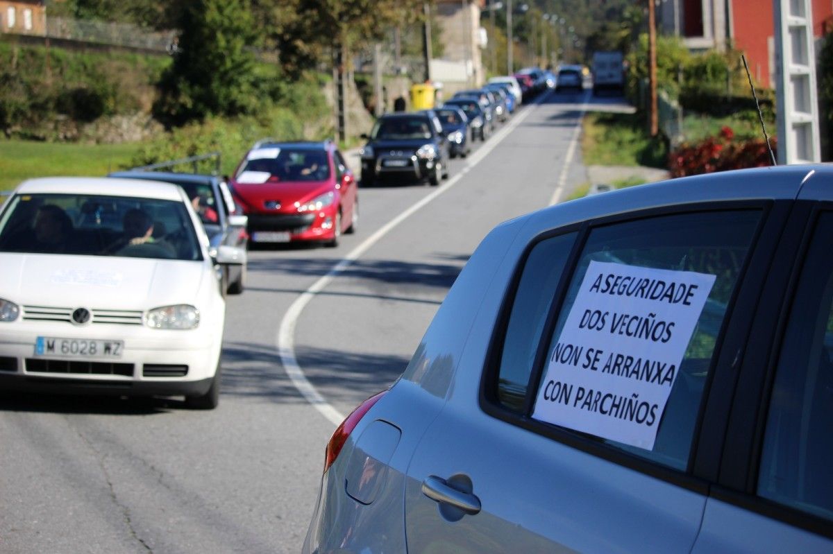 Caravana de protesta en Ponte Caldelas para reclamar la reforma de la PO-234