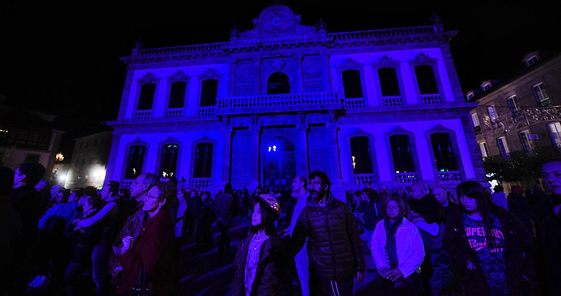 Concello iluminado de azul con motivo do Día Mundial da Diabete