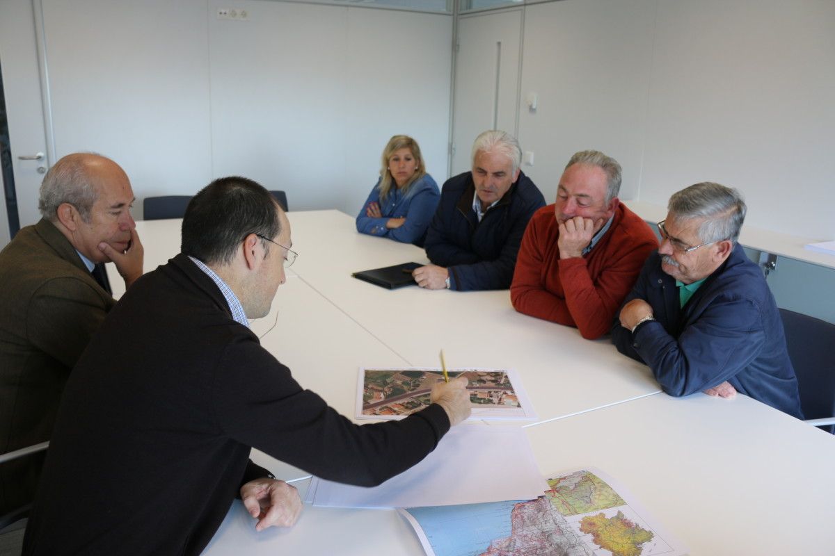 Reunión dos representantes veciñais de Raxó e Samieira na Xunta
