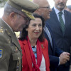 La ministra Margarita Robles condecora a seis militares de la Brilat por repeler un ataque terrorista en Mali