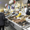El mal tiempo encarece el precio del marisco en el mercado de abastos de Pontevedra
