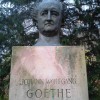 Busto de Goethe nos xardíns do castelo