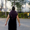 Un incendio forestal cerca viviendas en diversas localidades de Caldas e Vilagarcía