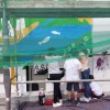 Familiares das protagonistas e veciños pintan o mural 'Mulleres de Pontevedra na Historia'