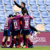 Los jugadores del Pontevedra celebran el gol de Charles que culminó la remontada frente al Avilés en Pasarón