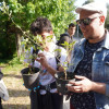 Voluntariado europeo planta saúcos en la ribera del río Gafos