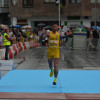 Gustavo Nieves, entrando en meta en el XX Medio Maratón Cidade de Pontevedra