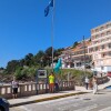 Izado da bandeira azul na praia de Caneliñas