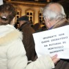 Concentración vecinal contra os crematorios urbanos na Plaza de España