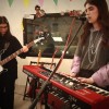 Alumnos de la Escola Bonobo reinterpretan canciones de la banda Weezer