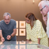 Carmela Silva, Carlos Valle y los comisarios de la exposición visitan 'Meu Pontevedra'