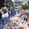 "Mercadillo" de antigüidades na rúa Serra