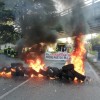 Barricada dos traballadores de ENCE interrompendo o tráfico cara a Marín