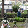 Visita al cementerio en el Día de Todos los Santos