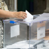 Xente votando en Pontevedra nas eleccións xerais do 23X
