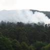 Tareas de extinción de un incendio en Tomeza