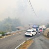 Tareas de extinción del incendio en O Rañadoiro y Acevedo,en Ponte Sampaio