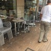 Accidente contra a fachada e a terraza dunha panadería entre Cobián Areal e Uxío Novoneyra
