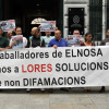 Protesta de trabajadores de Elnosa por la retirada de pancartas reivindicativas