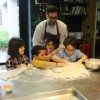 El cocinero Pepe Vieira con los alumnos del Crespo Rivas 